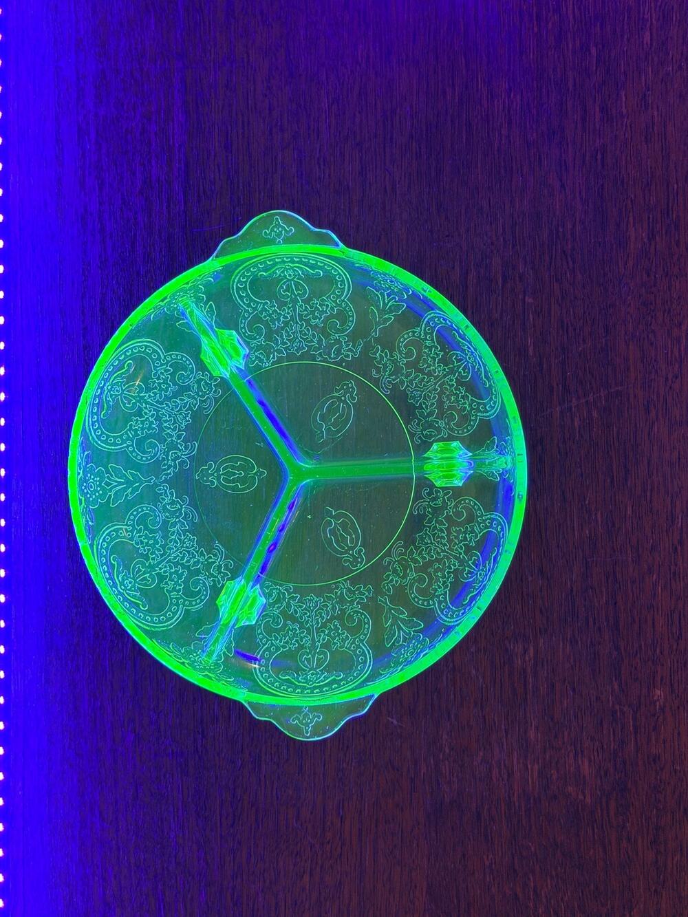Vintage Anchor Hocking Uranium Depression Glass 8.5” Cameo Divided Dish